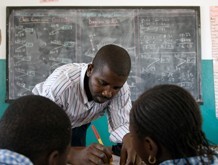 In front of the blackboard, Basse